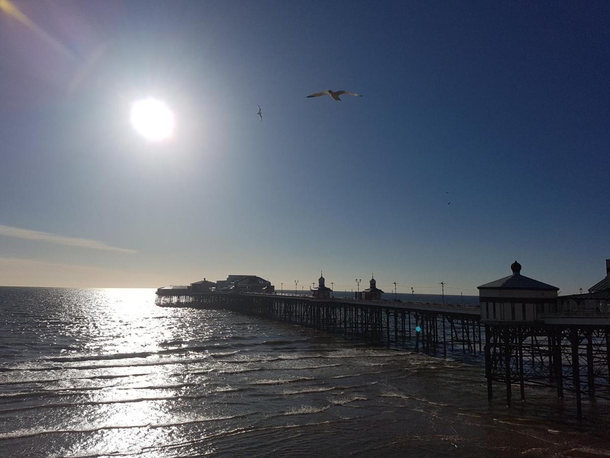 Gabrielles Bed & Breakfast Blackpool Ngoại thất bức ảnh