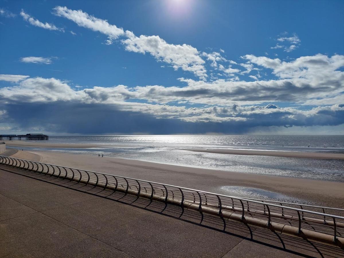 Gabrielles Bed & Breakfast Blackpool Ngoại thất bức ảnh