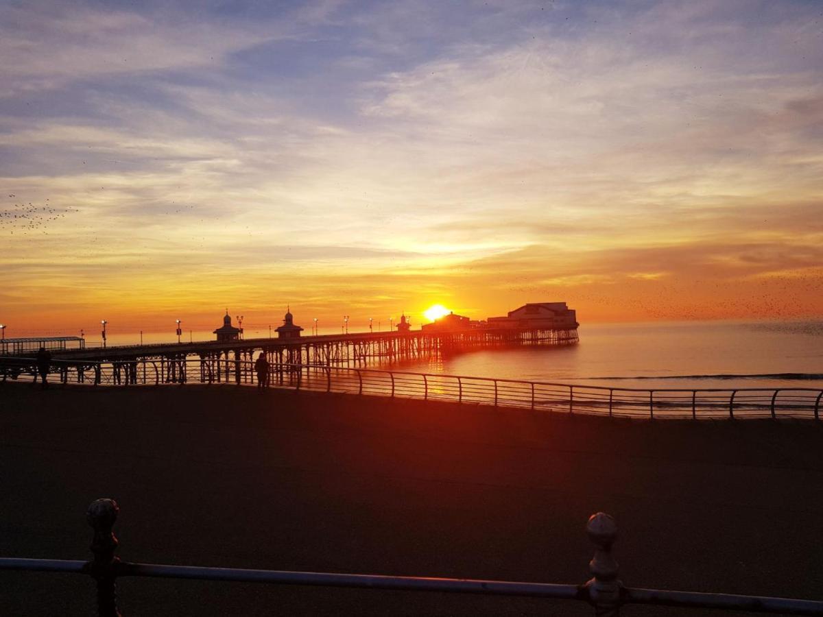 Gabrielles Bed & Breakfast Blackpool Ngoại thất bức ảnh
